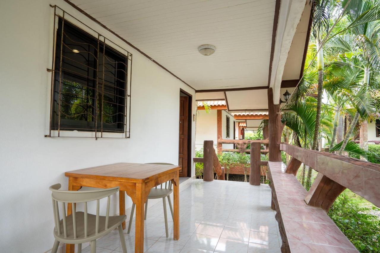 Lanta School Beach Resort Ko Lanta Exterior foto